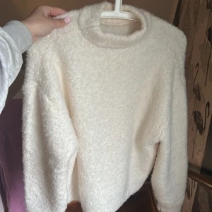 Stickad tröja - Så mysig tröja från kappahl som aldrig ör använd då den tyvärr inte passar mig 💕🙏🏽