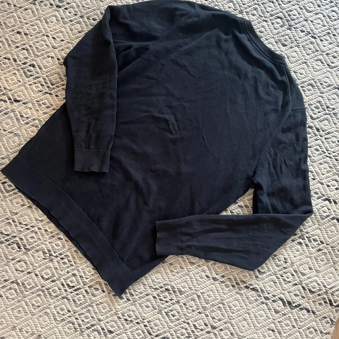 Mörkblå stickad tröja från Lyle & Scott - 3