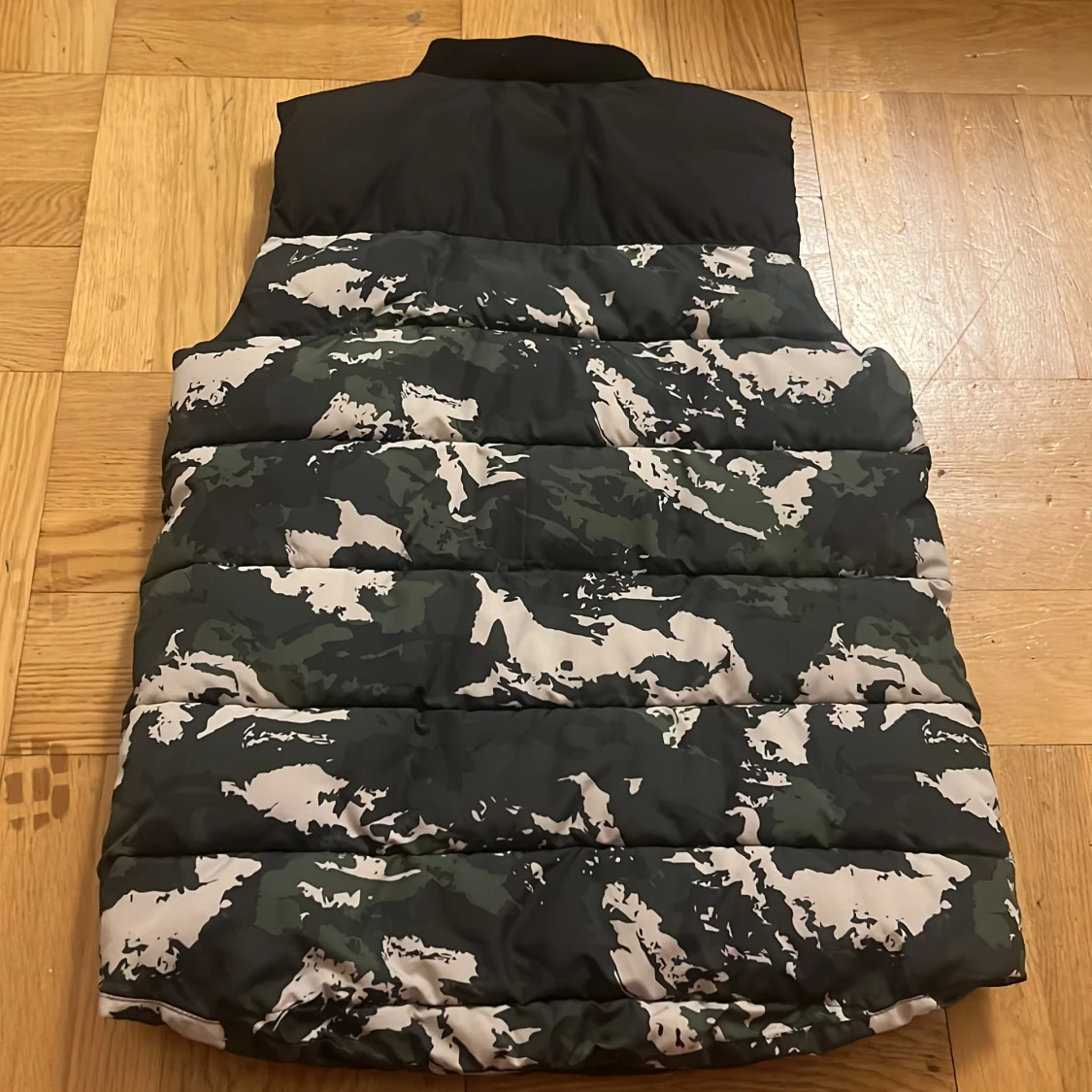 Camouflage dunväst från Warp - 1