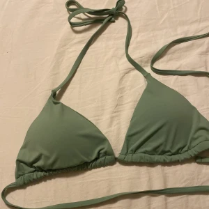 Ljus grön triangel bikini överdel  - Jätte fin bikini spm aldrig är använd!🥰