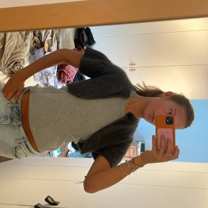 Jättesöt bolero  - Jätteeeeeeesöt bolero. Perfekt till hösten, att ha över en topp🫰🏼