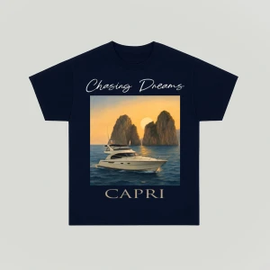 Pre Order Marinblå T-shirt från Costa Serena - Pre Order.                        Costa Serena.                                                                                    .          Chasing Dreams                                                                                                        .                   Capri                                                                                                                             .                                      Capri Yacht Club