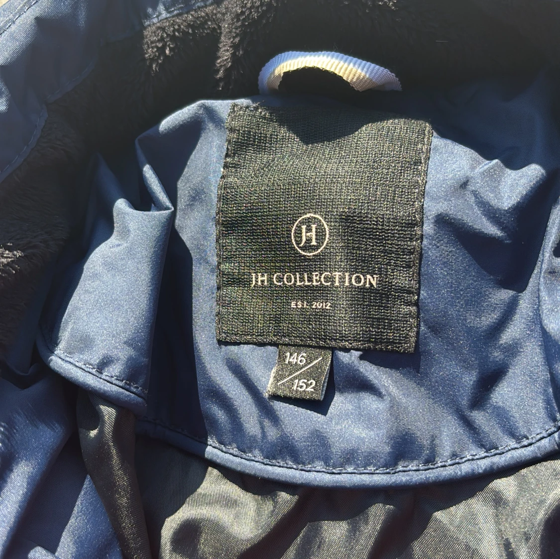 Mörkblå pufferjacka från JH Collection - 2