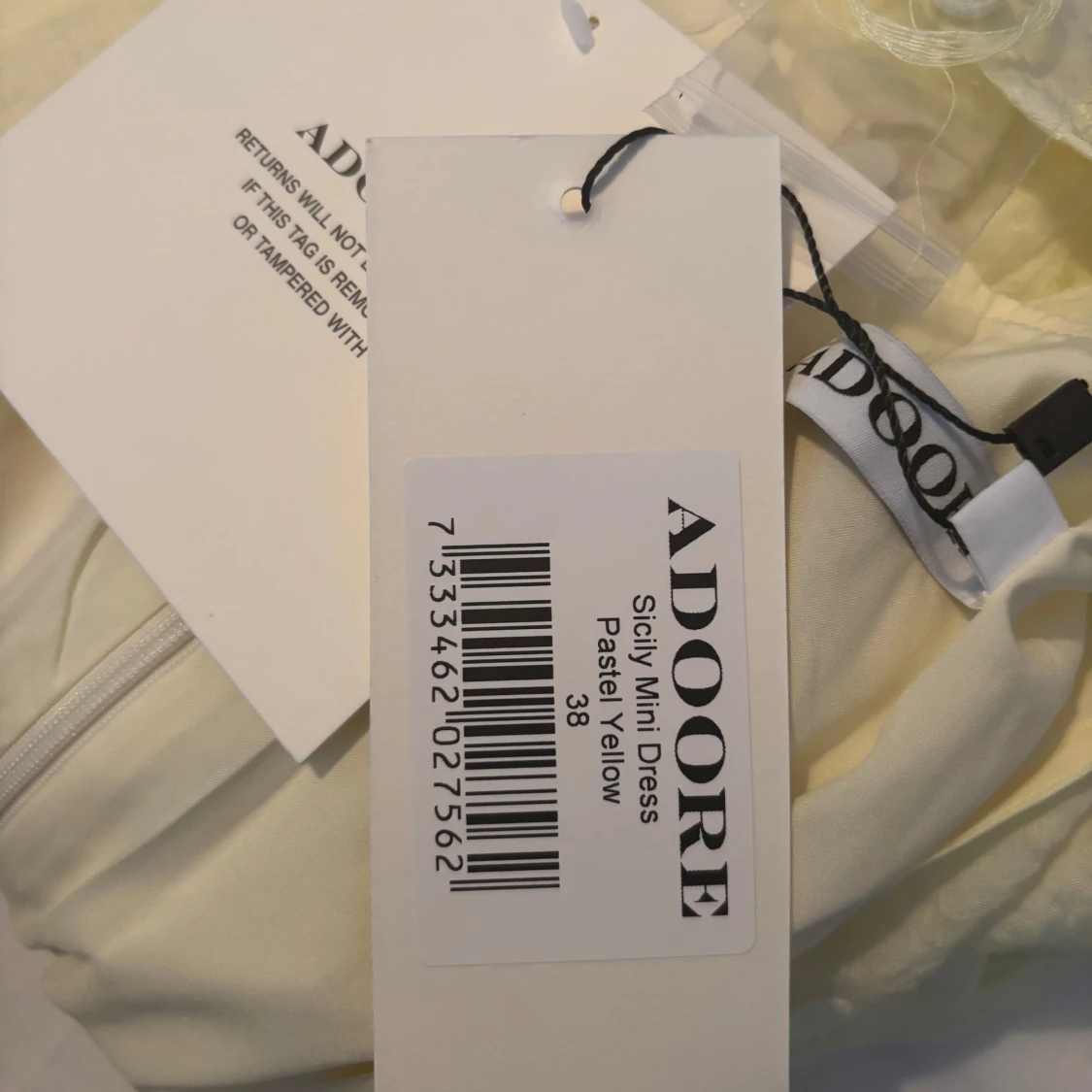 Pastelgul kortklänning från Adoore - 2