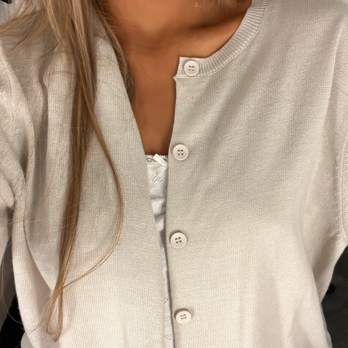 Beige kofta med knappar - 2