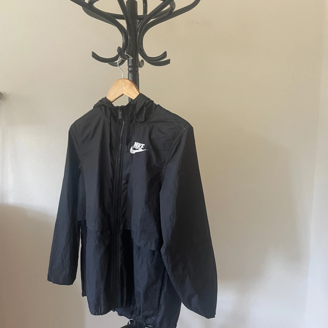 Svart Nike vindjacka med huva