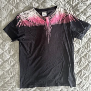 Marcelo Burlon T-shirt - Äkta! Bara att fråga vid någon fundering, Säljer billigt då jag rensar mina kläder!