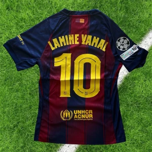 Lamine Yamal FC Barcelona 25/26 - Lamine Yamal FC Barcelona 25/26 | Storlek M | Skicket är 10/10 Helt ny med tagsen kvar | Player version | Skriv vid frågor eller funderingar