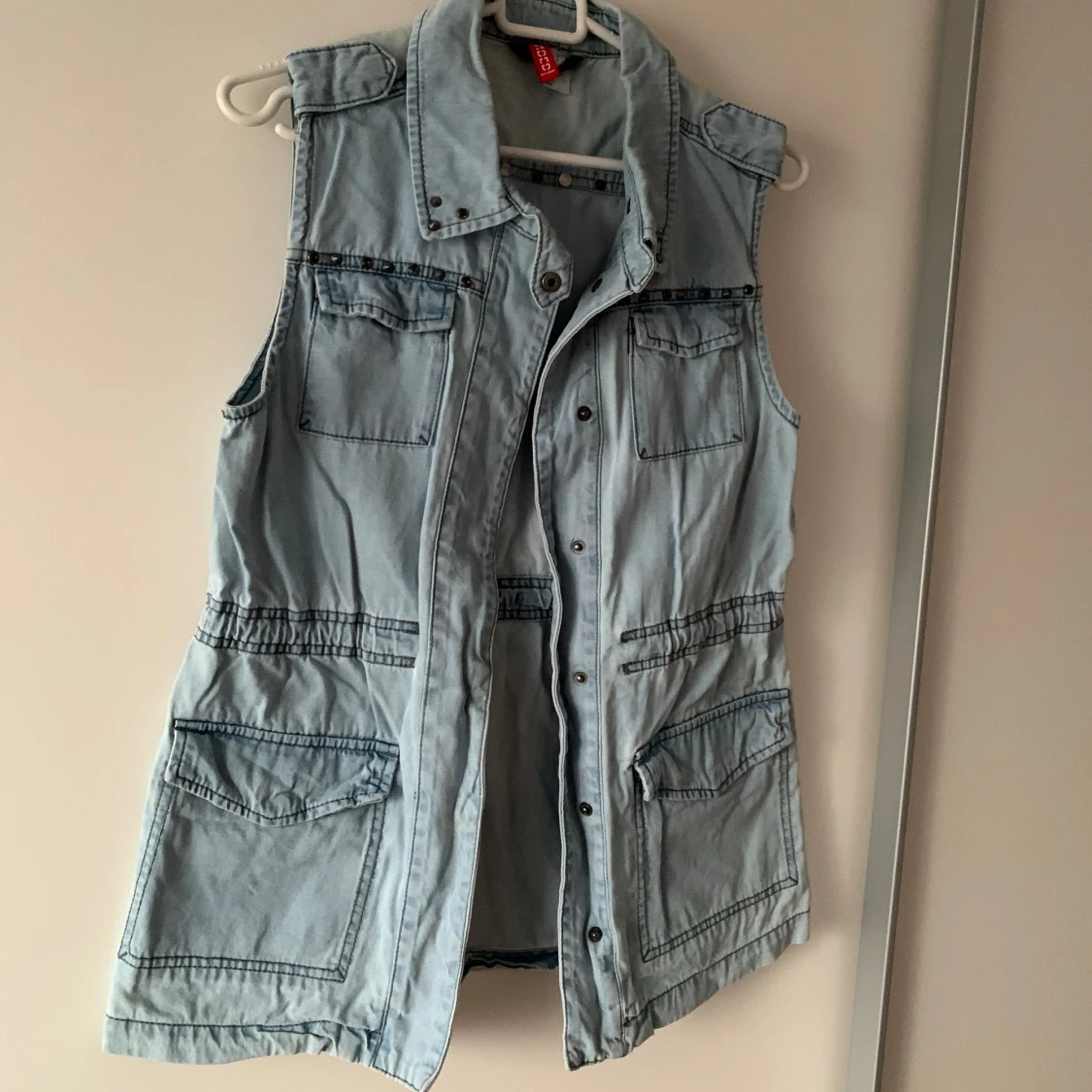 Ljusblå jeansväst med fickor från H&M - 2