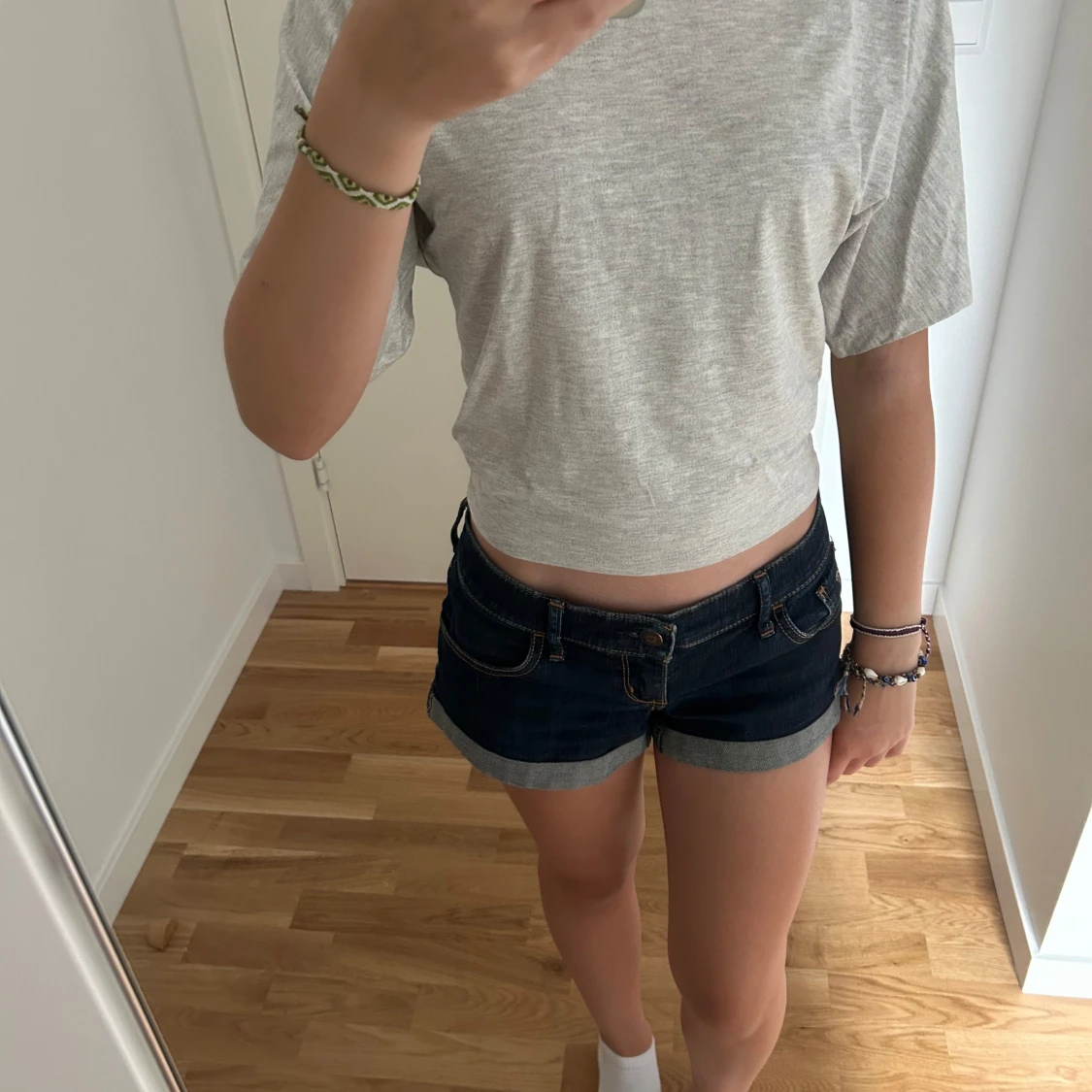 Grå croppad topp från 157