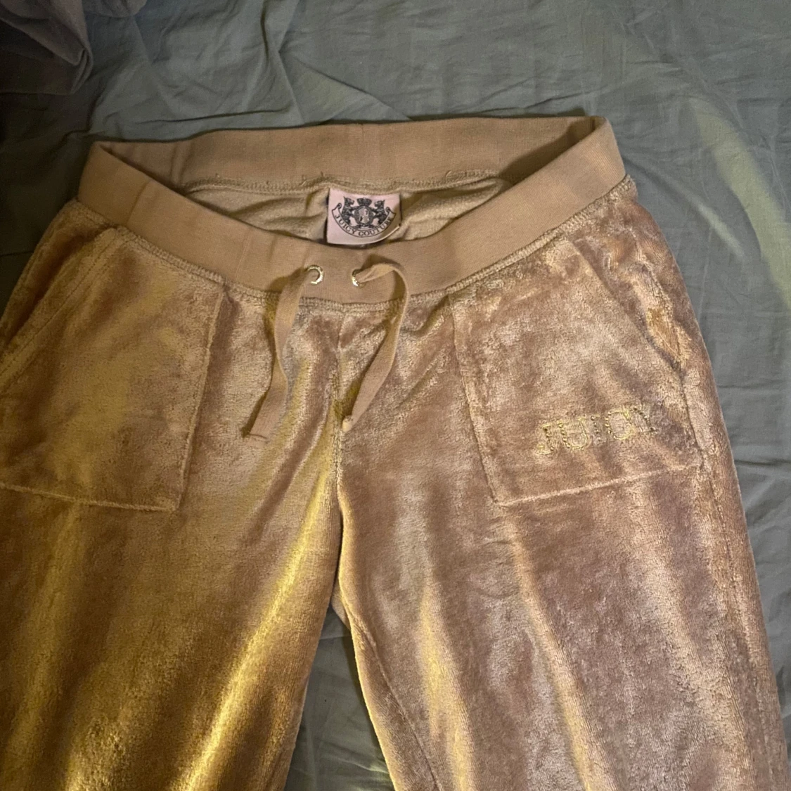 Beige velourbyxor från Juicy Couture - 3