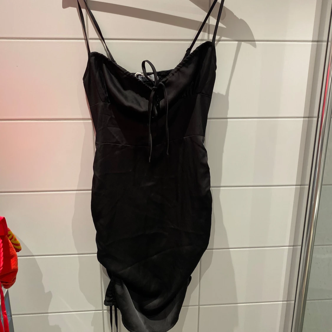 klänning med snörning från NAKD 