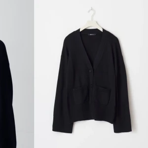 svart stickad kofta - fortfarande i jättefint skick💕