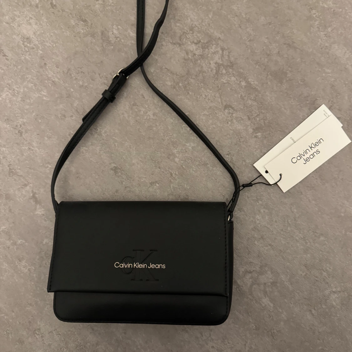 Svart axelväska från Calvin Klein Jeans