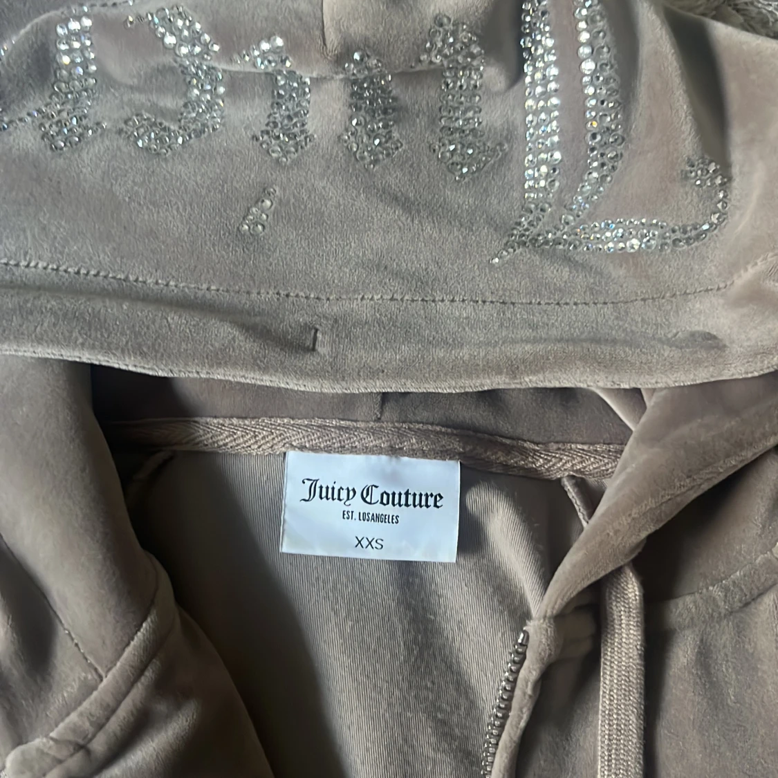 Beige velour hoodie från Juicy Couture - 2