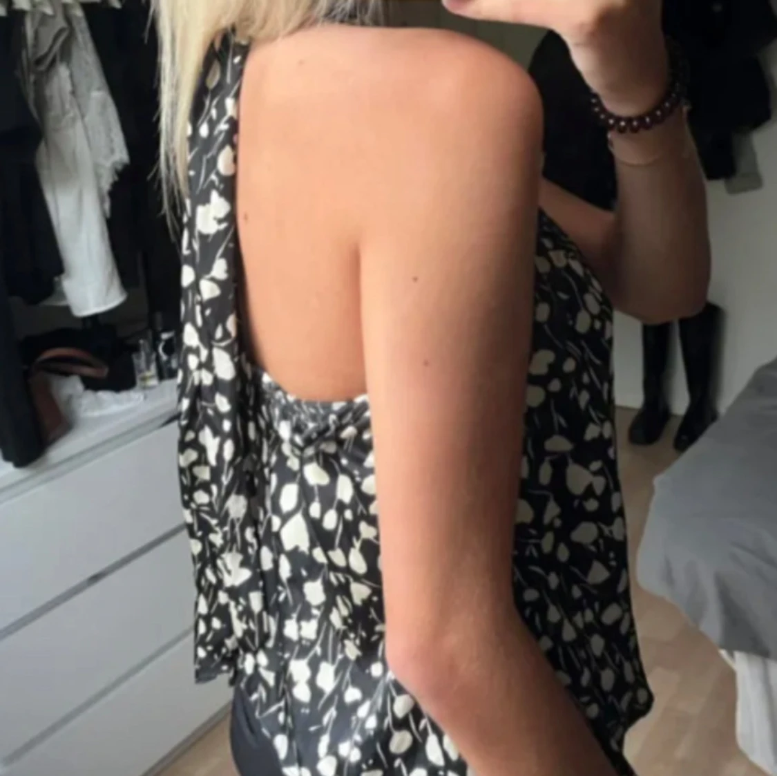 Svart mönstrad halterneck linnetopp - 1