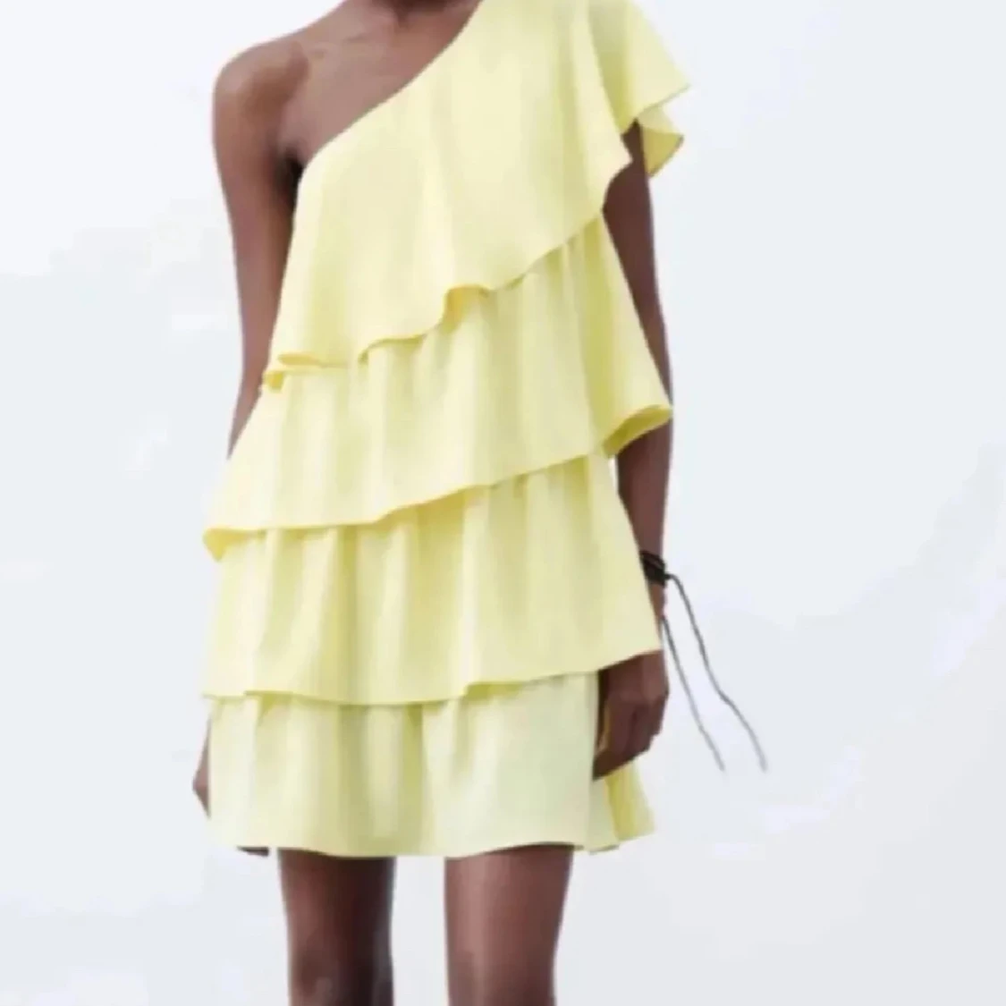 Ljusgul Volangklänning miniklänning