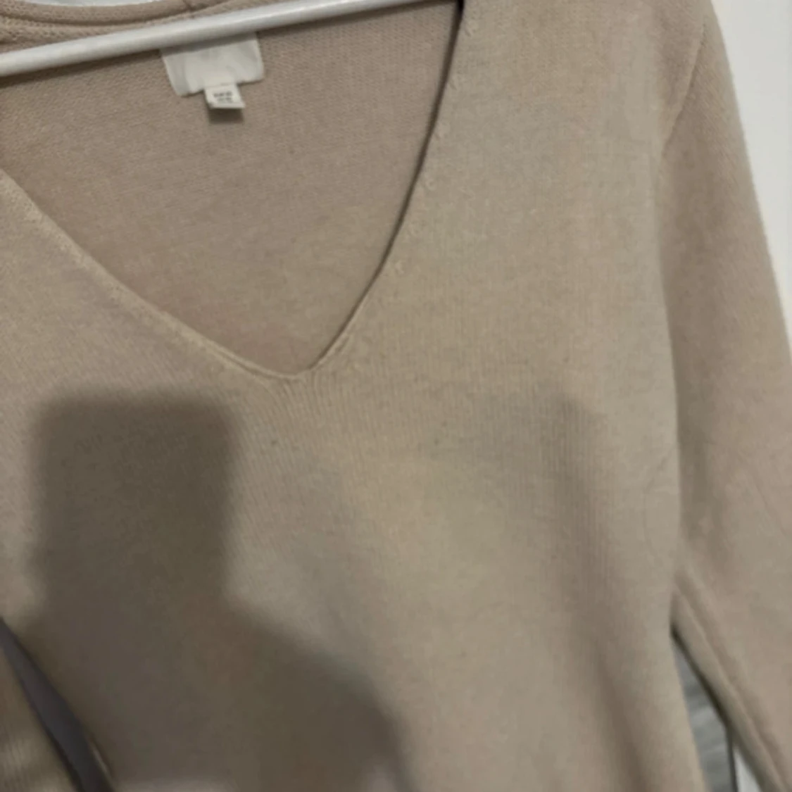 Beige stickad v-ringad tröja H&M XS - 2