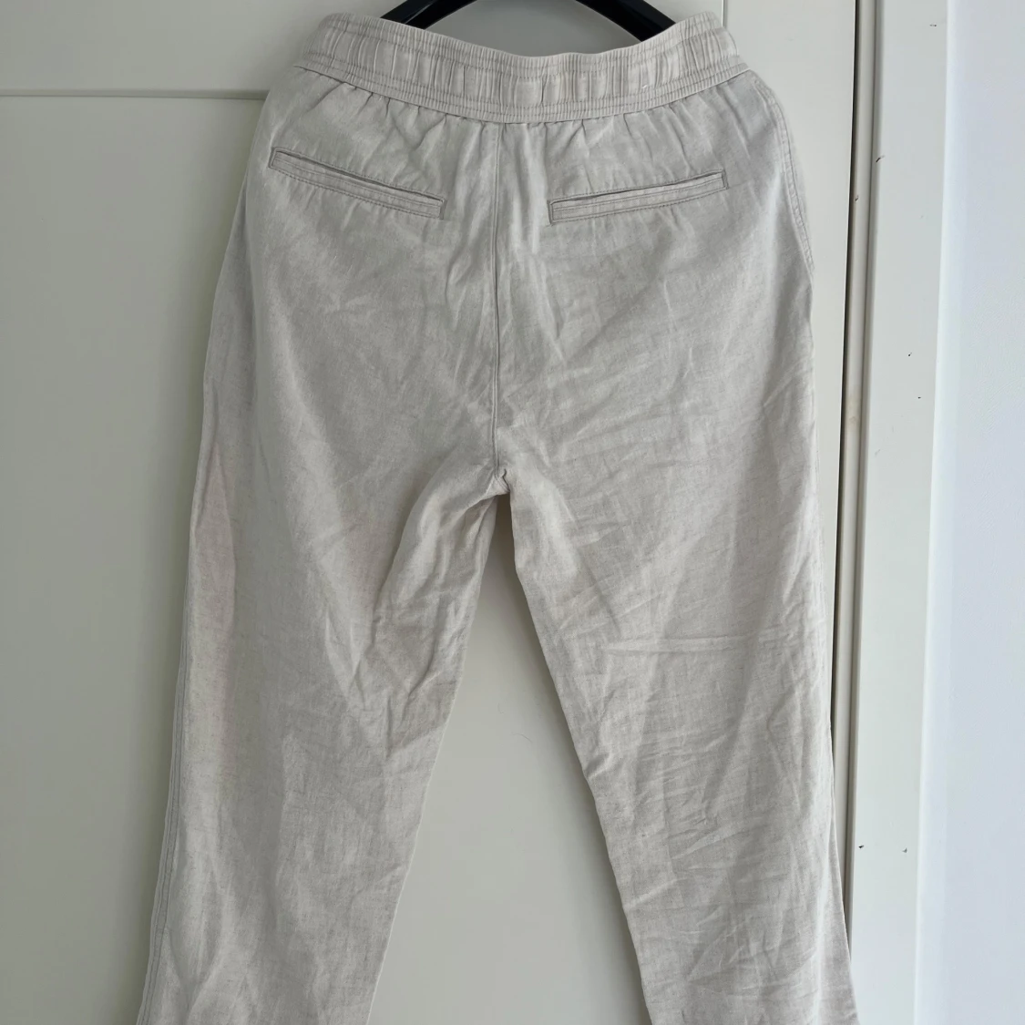 Beiga linnebyxor med snörning från Zara - 1