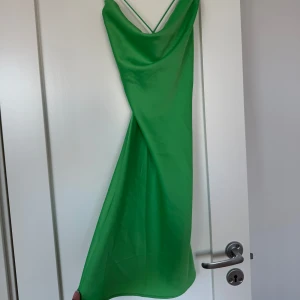 Grön klänning - Jätte fin endast använd 1 gång 