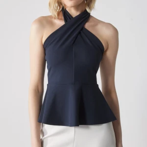 mörkblå halterneck peplum topp - säljer pga ångrat köp 💙 nyskick