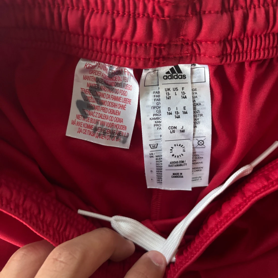 Röda DIF Adidas shorts med VW-logga - 3