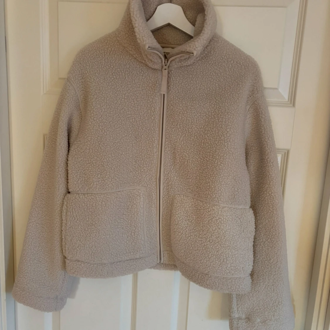 Beige teddyjacka från H&M