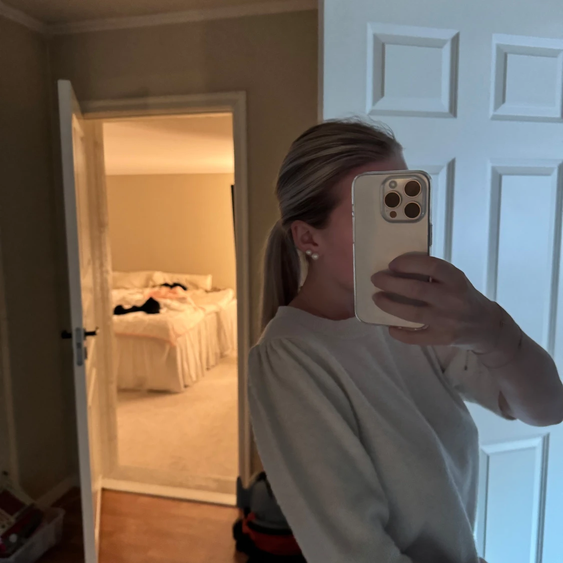 Vit/beige stickad tröja med halvärm - 1