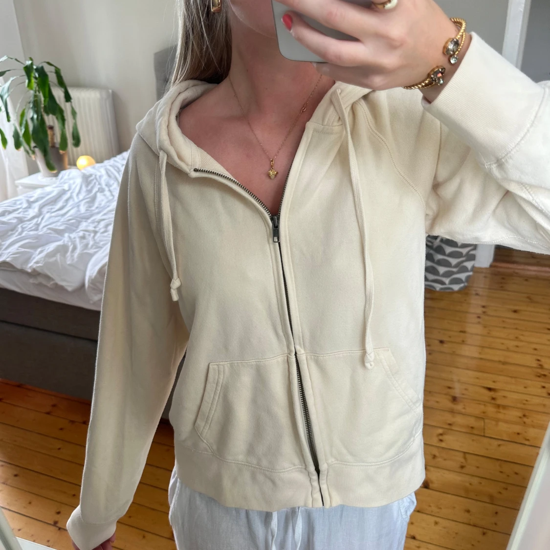 Beige hoodie med dragkedja - 1