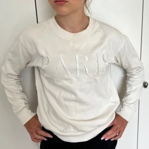 Vit sweatshirt - Vit tröja från JDY, köpt på Nelly💕