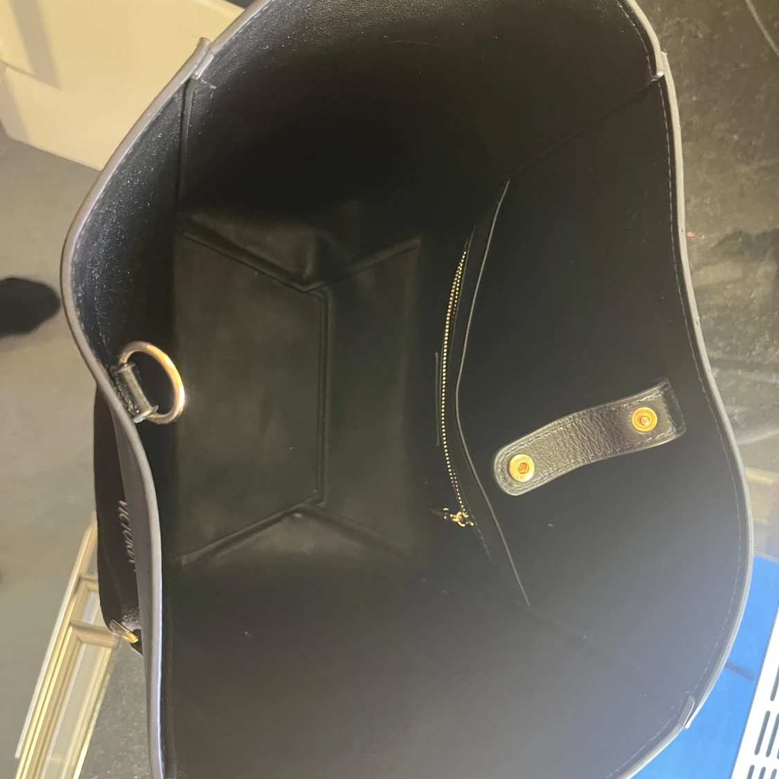 Svart axelväska från Victoria Hyde - 1