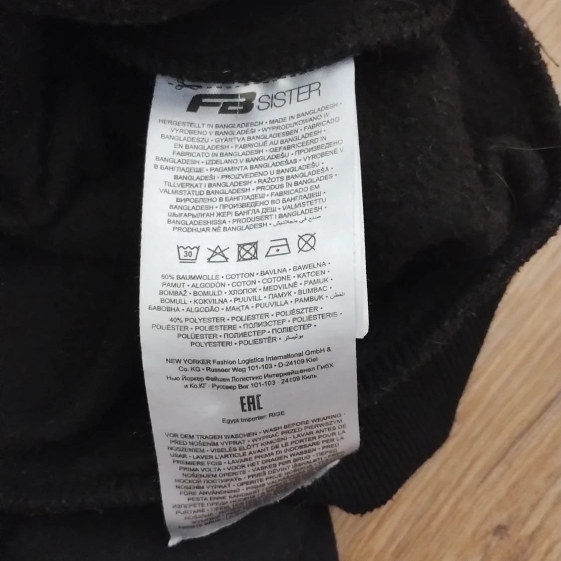 Svart hoodie med tigertryck från FB Sister - 3