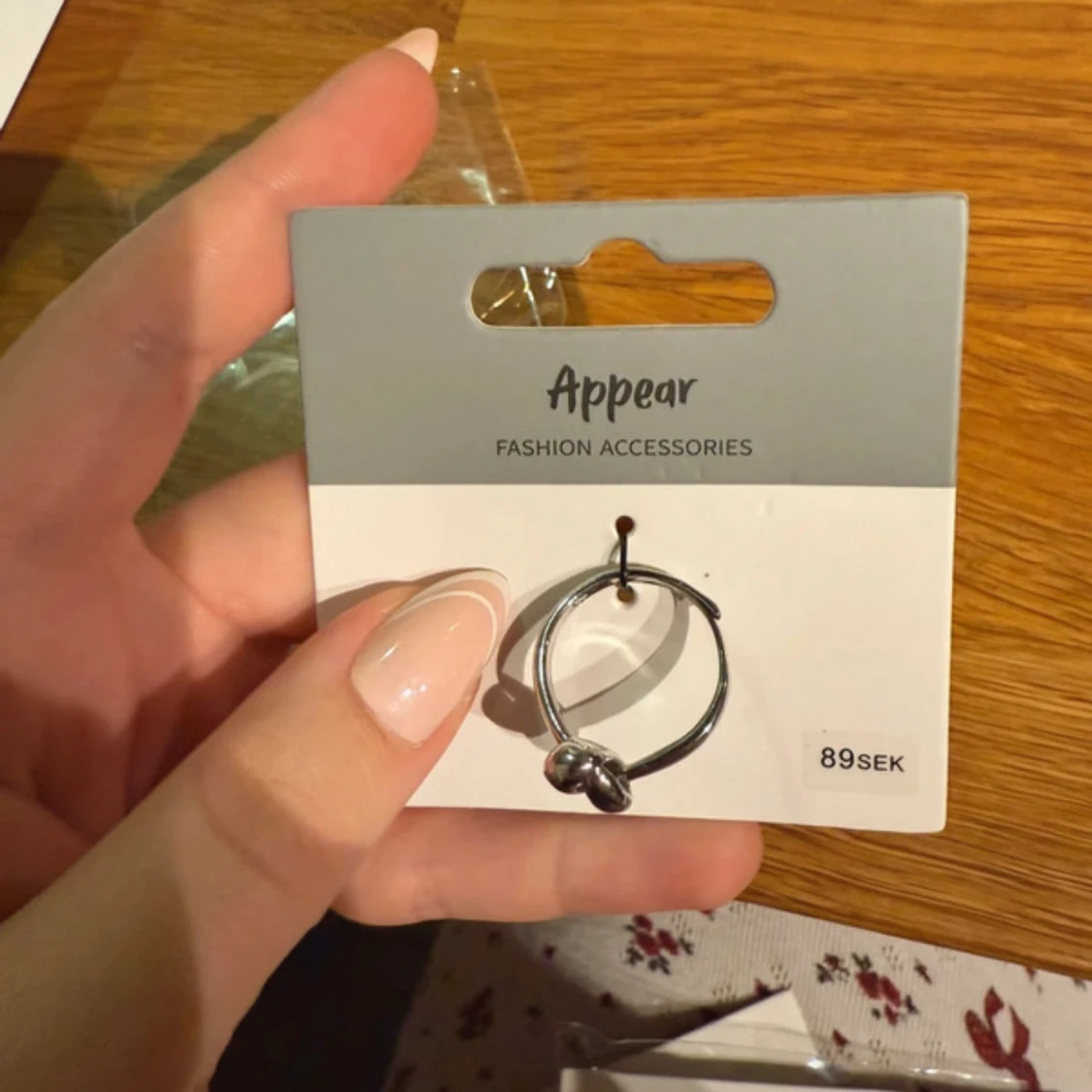 Silverfärgad ring med knut från Appear