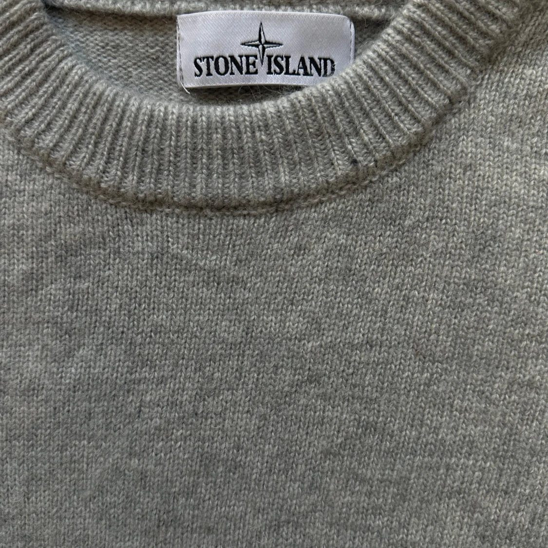 Grå stickad Stone Island tröja - 1