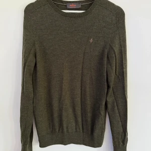 Morris Tröja - Här säljer jag en Morris tröja i storleken M dock sitter den mer som en S skicket är bra Skriv vid funderingar.