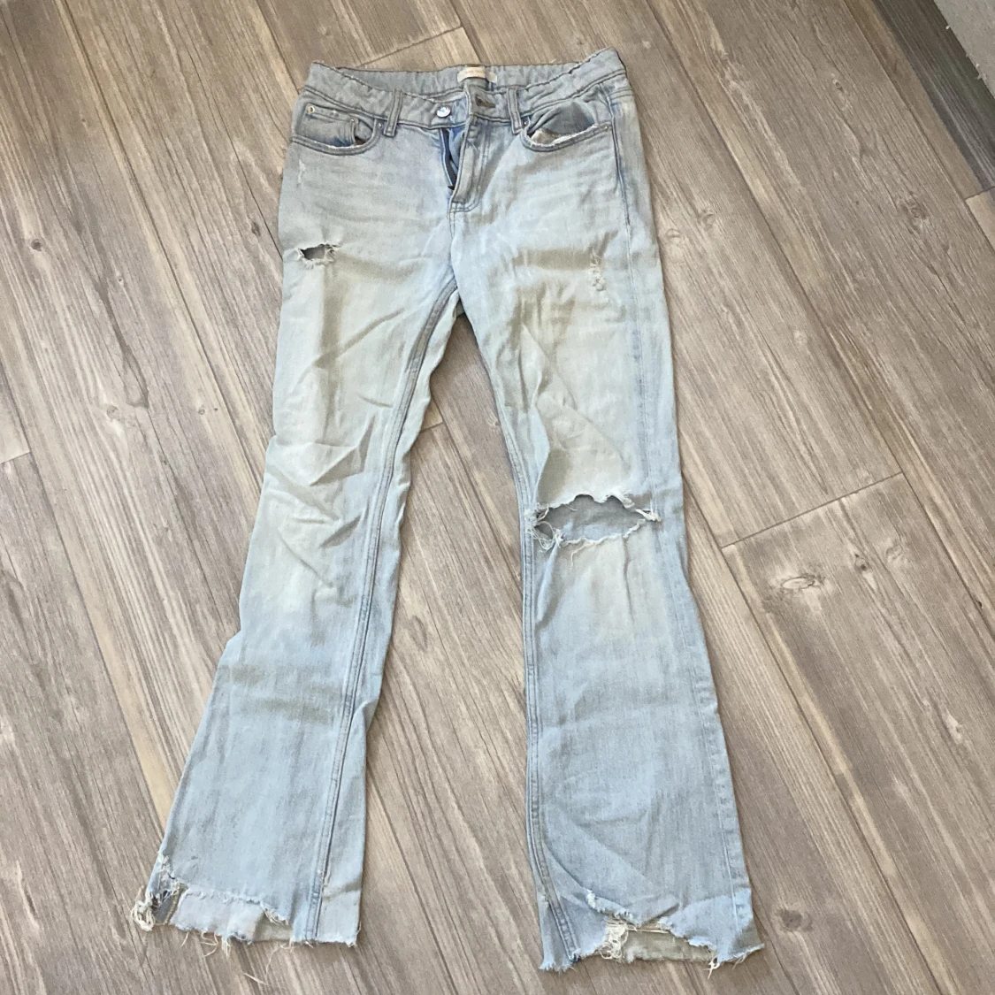 Ljusblå bootcut jeans från Gina Tricot