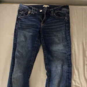 Gina Young jeans  - Jättefina low waist bootcut jeans , storlek 170 från Gina young  Skicka prisförslag och kolla gärna in mina andra plagg!💕