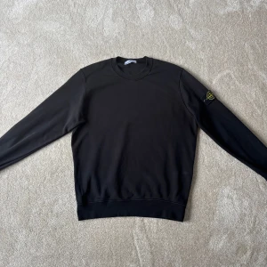 Stone island crewneck  - Stone island crewneck, storlek L, köpt i Rom.