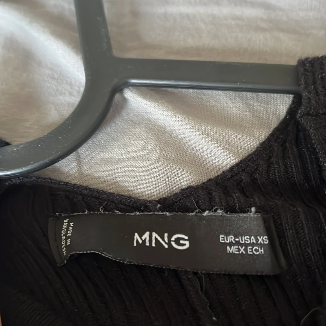 Svart ribbad linnetopp från MNG XS - 2