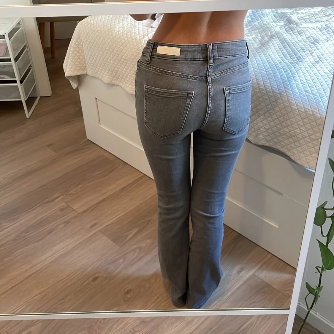 Grå bootcut jeans från ONLY, S/30 - 1