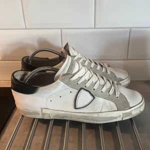 Philipe model skor - Philipe model skor som är använda men fortfarande i bra skick! || ingen box || fraktar samma dag eller dagen efter! 😊