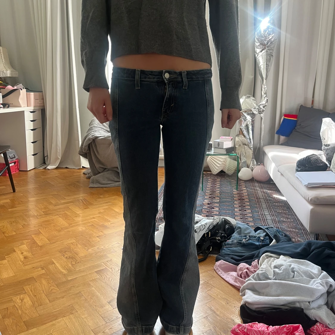 Blå bootcut jeans med låg midja