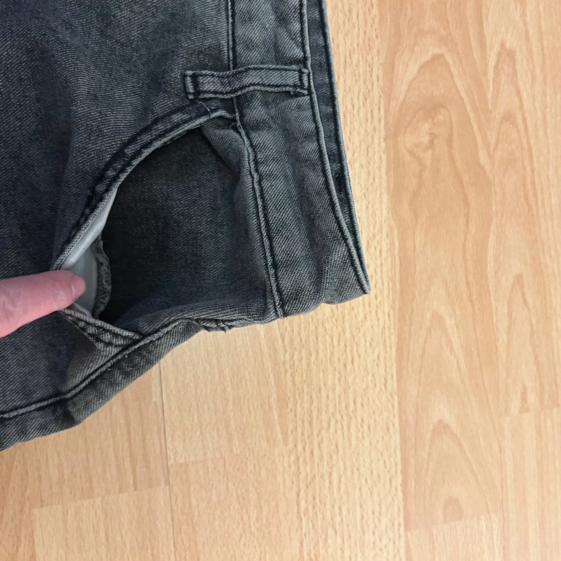 Mörkgrå raka jeans med dragkedja - 3