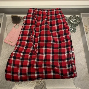 Pjamasbyxor  - Pjamasbyxor från h&m i storlek S (mansstorlek) 