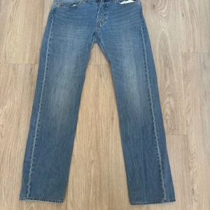Levi's 501 blå jeans W31 L32 - Klassiska Levi's 501 jeans i blå tvätt med raka ben och normal passform. Modellen är ”Vintage”