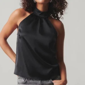  topp gina  - Jätte fin satin topp från Gina. Tyvärr inte kommit till användning. 🩷