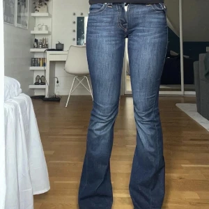 True Religion blå bootcut jeans - Mörkblåa bootcut true religion jeans i modellen joey, inga skador🩷🩷