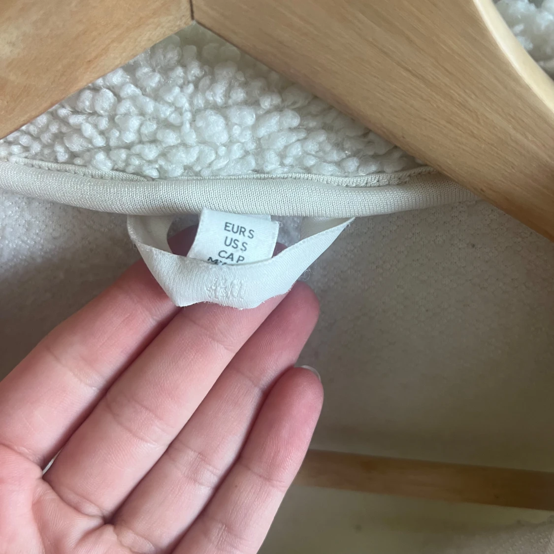 Vit teddyjacka med dragkedja, S - 1