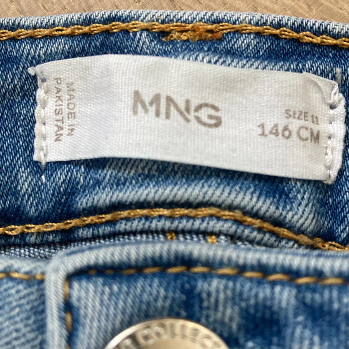 Blå bootcut jeans från MNG Denim - 2