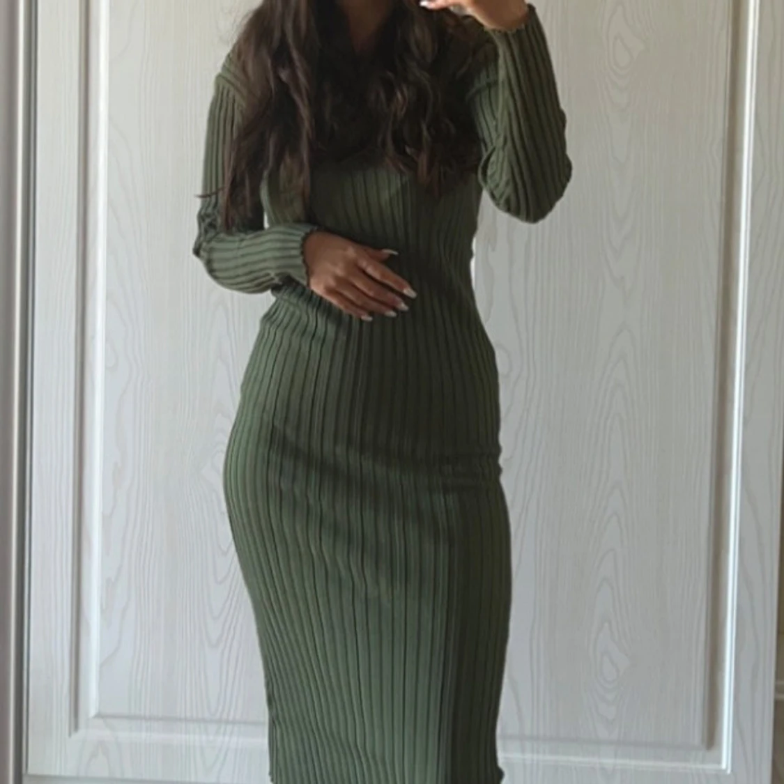 Olivgrön ribbad långklänning - 2